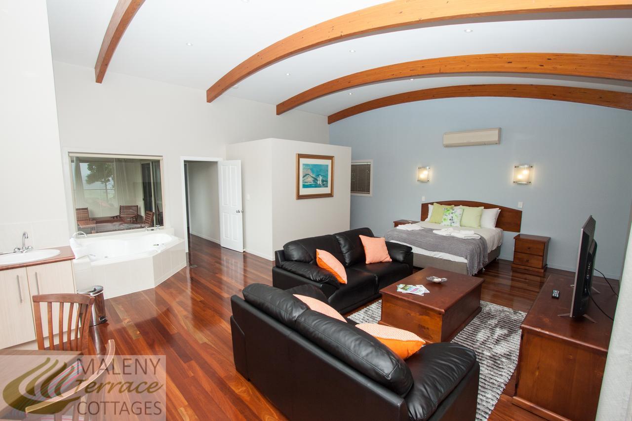 Maleny Terrace Cottages מראה חיצוני תמונה